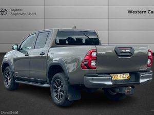 Toyota Hilux 2.8 D-4D Invincible X Auto 4WD Euro 6 - Image 4