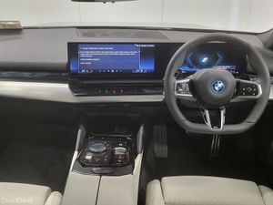 BMW 5-Series 530e M Sport Saloon - Image 4