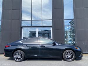 Lexus ES Premium Edition Hybrid Auto - Image 4