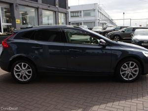 2019 VOLVO V40 D4 2.0 5DR HATCHBACK - Image 3