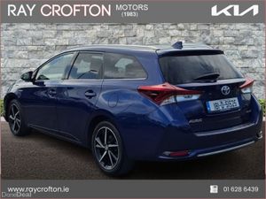 Toyota Auris Hybrid Aura Touring Sports - Image 4