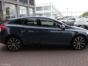 2018 VOLVO V40 2.0 D4 5DR HATCHBACK - Image 3