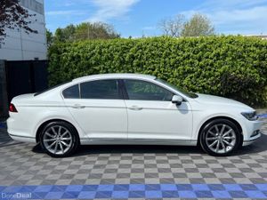 Volkswagen Passat HIGHLINE 2.0 TDI AUTO // VERY LO - Image 2