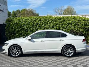 Volkswagen Passat HIGHLINE 2.0 TDI AUTO // VERY LO - Image 3