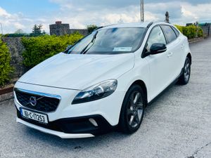 Volvo V40 2016 DIESEL AUTOMATIC - Image 4