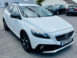 Volvo V40 2016 DIESEL AUTOMATIC - Image 2