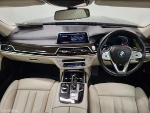 BMW 7-Series 730d xDrive Saloon - Image 4