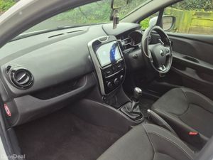 Renault Clio 2019 1.0 petrol manual - Image 3