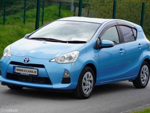 2014 TOYOTA AQUA HYBRID AUTO 33,000 KM - Image 2