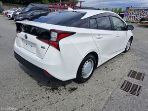 2022 Toyota Prius 1.8L Hybrid Low Miles Automatic - Image 4