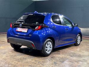 Toyota Yaris 1.5 HYBRID - CRUISE CONTROL - REAR CA - Image 4