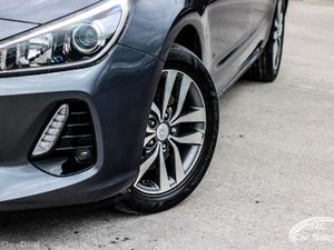 2017 HYUNDAI i30  DELUXE CRDI - Image 2