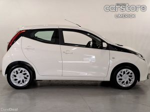 Toyota Aygo 1.0 VVT-i x-play Smartphone - Image 2
