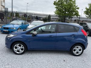 *LOW KM* 2010 Ford Fiesta Style 1.25 82PS 5DR - Image 4