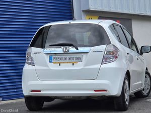 Honda Fit Hybrid Automatic - Image 3