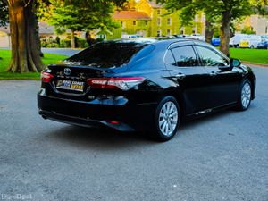 2017 Toyota Camry 2.5 Petrol Hybrid Auto G Packge - Image 4