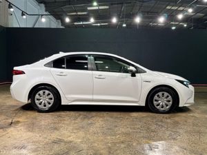 Toyota Corolla AUTOMATIC 1.8 HYBRID SALOON G-X - P - Image 3