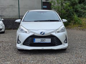 2017 Toyota Yaris Hybrid Sport - Image 4