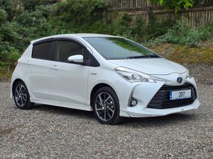 2017 Toyota Yaris Hybrid Sport - Image 3