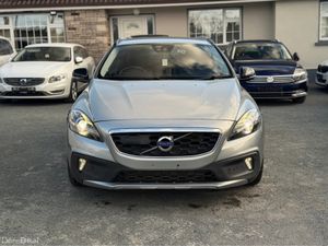 Volvo V40 2.0 D4 CROSS COUNTRY SE LUXURY DIESEL 19 - Image 2