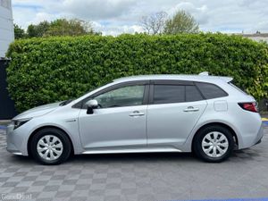 Toyota Corolla TOURING 1.8 HYBRID // REVERSE CAMER - Image 3