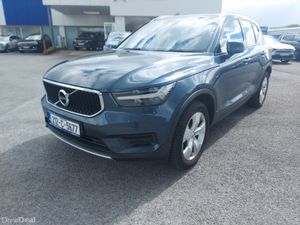 Volvo XC40 T2 MOMENTUM 5DR - Image 2