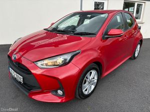 221 Toyota Yaris 1.5 Hybrid Luna Auto - Image 2
