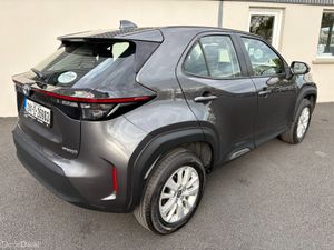 241 Toyota Yaris Cross 1.5 Hybrid Luna Auto - Image 4