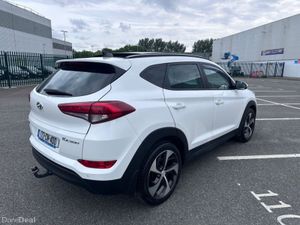 Hyundai Tucson 1.7 CRDI, PREMIUM MODEL, SLID & TIL - Image 4