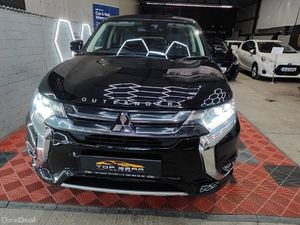 2018 Mitsubishi Outlander Plug in Hybrid - Image 3