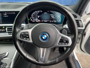 BMW 3-Series 330e M-SPORT COMPETITION 2.0 HYBRID / - Image 4