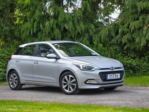 🔥2017 Hyundai i20 Deluxe 1.2 Petrol Only 73k km🔥 - Image 2