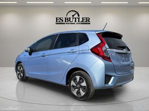 2017 Honda Fit 1.5L PETROL HYBRID AUTO LOW KMS - Image 3
