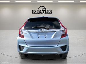 2017 Honda Fit 1.5L PETROL HYBRID AUTO LOW KMS - Image 4