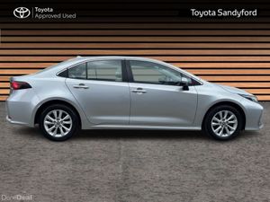 Toyota Corolla HYBRID LUNA AUTO SALOON // FULL LEA - Image 3