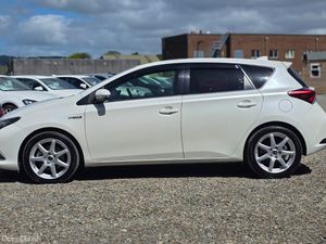 2016 Toyota Auris Hybrid - Image 4
