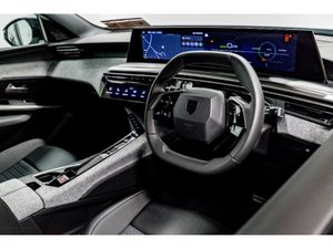 Peugeot 3008 E-Allure 73kWh Auto 210HP - Image 2