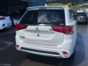 2017 Mitsubishi Oulander Phev Hybrid Automatic - Image 4