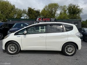 13 HONDA FIT LEATHER SEATS HYBRID - Image 4