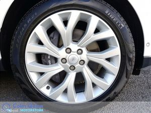 Land Rover Range Rover Vogue SE - PHEV 404bhp - 21 - Image 4