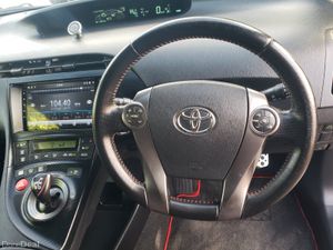 Toyota Prius 2013 - Image 2