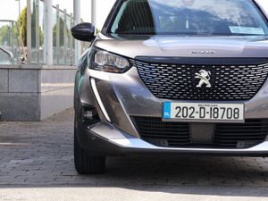 Peugeot 2008 1.2 Puretech 100bhp Allure - Image 4