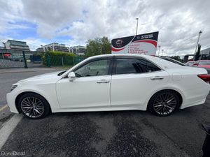 2013 Toyota Crown White - Image 2
