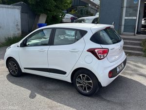Hyundai i10 Ideal City car - Image 4
