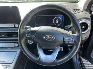 Hyundai KONA PREMIUM EV 65KWH // APPLE CARPLAY/AND - Image 4