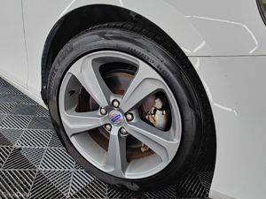 142 Volvo V40 1.6 Petrol Automatic - Image 4