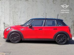 Mini Cooper 5-Door Cooper Exclusive - Image 4