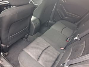 141 Mazda Mazda3 2.2D Sport - Image 4