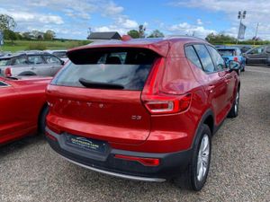 Volvo XC40 Momentum - Image 4
