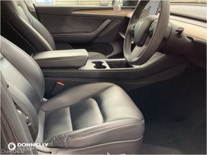 Tesla Model Y Hatchback Long Range - Image 4